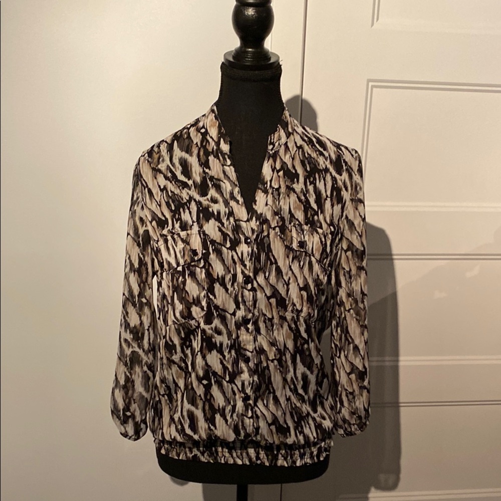 4/25$ TSH Black and Cream Blouse with Mandarin Collar